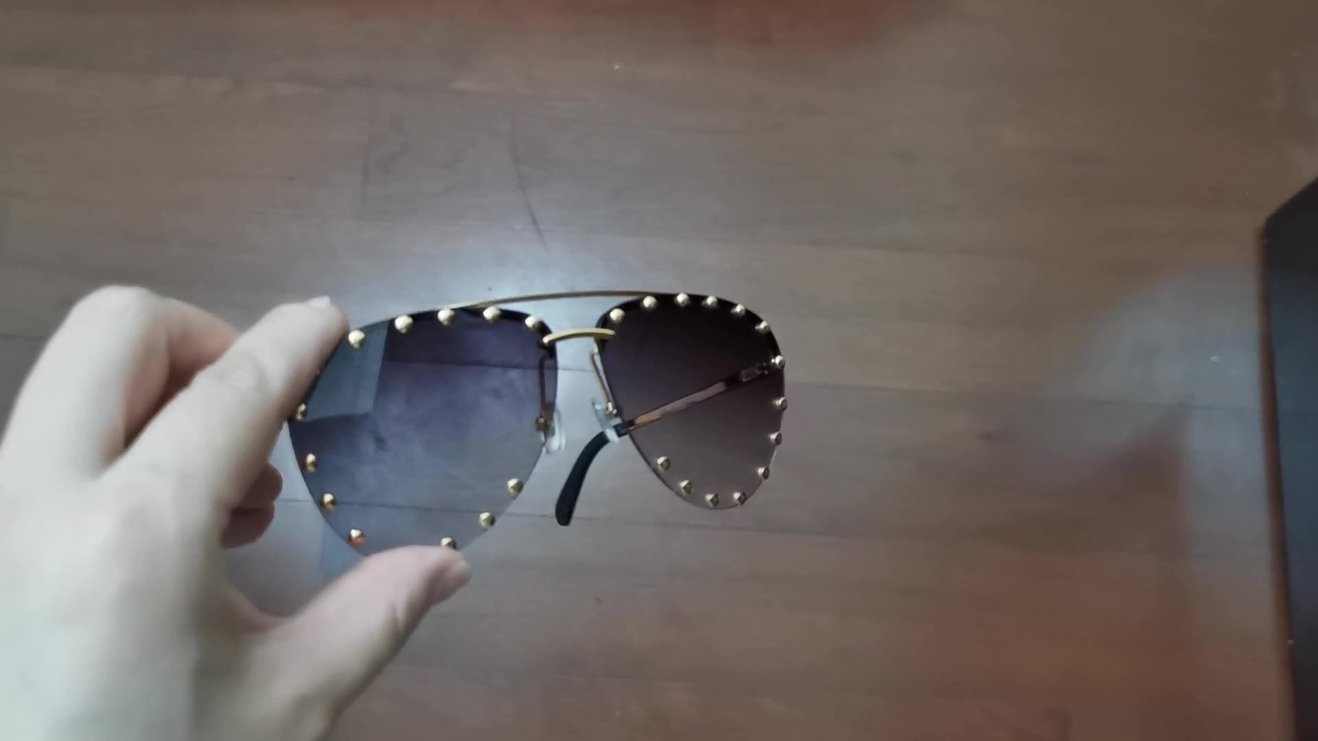 Womens Gold And Brown Shaded Pilot Sunglasses Fashionable Rimless Eye Wear  For Summer Parties Comes With A Stylish Pizza Hut Box From Jenlsky, $46.5