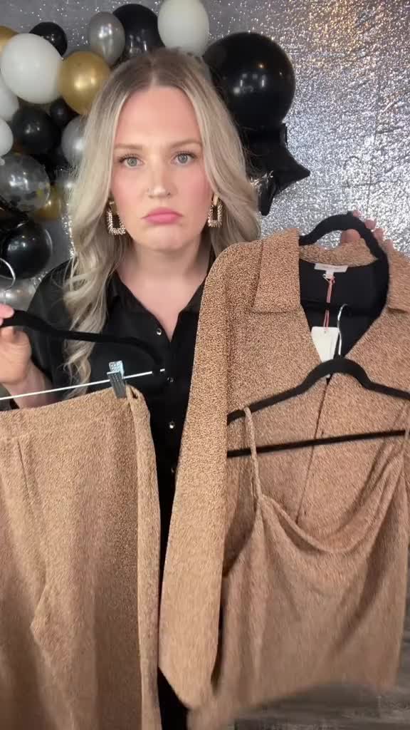 #3pieceset #slouchy #pantsset #gold #goldoutfit #goldtop #goldpants #newyear #newyearsoutfit #newyearsoutfitideas #fashion #styletok #outfitideas