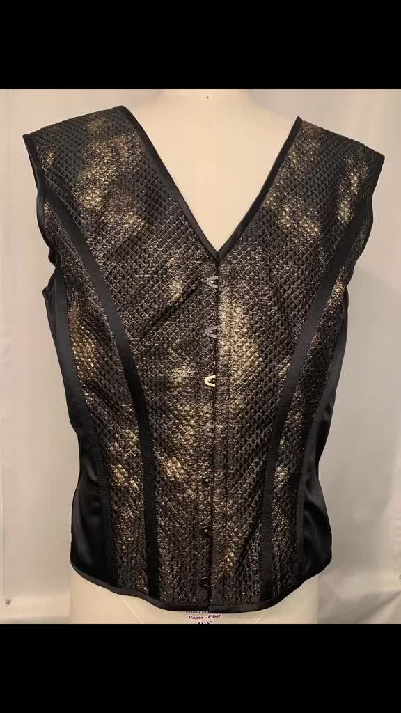 Just a quilted brocade corset vest  #wednesday #corset #mensfashion #mensstyle #style #queerfashion #malecorset #vest #steampunk
